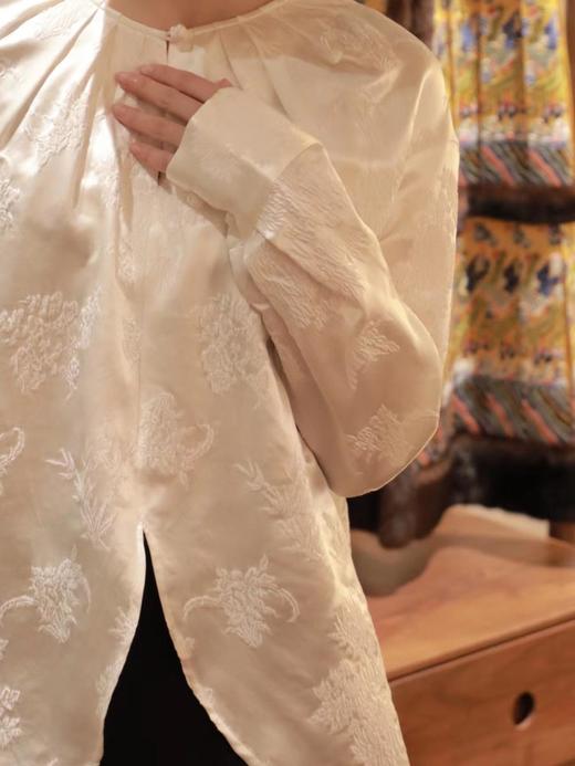 瑕疵|  盛唐牡丹 |真丝压花圆领女上衣-珍珠白 [特价品] 商品图4