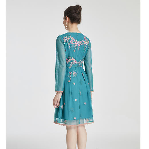 司歌刺绣国风长袖连衣裙圆领端庄优雅A881240 商品图3