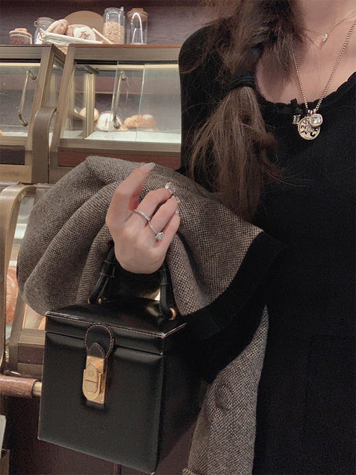 XS码 断码特价 金蘑菇菇 Marina纯抚子/ 桑蚕丝羊毛混纺镂空纯欲小心机打底衫 商品图1