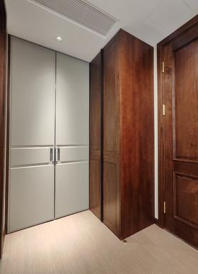 定制北美黑胡桃衣柜落地实景