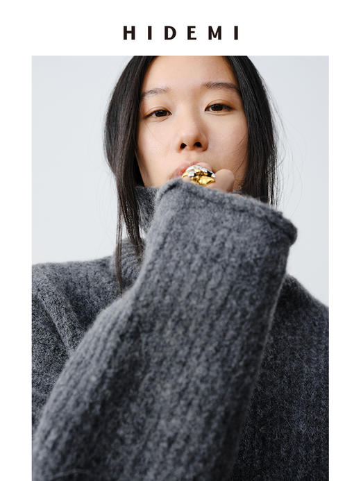 HIDEMI 羊驼毛花纱极简设计感高领长袖廓形短款毛衣 黑色/灰色 商品图3