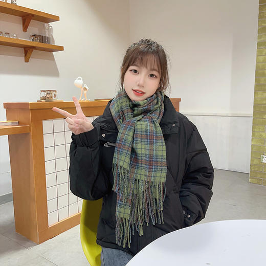 买一送一【新款冬季仿羊绒格子围巾】女款围巾披肩韩版百搭流苏围脖 保暖不怕冷柔软舒适不起球 商品图3