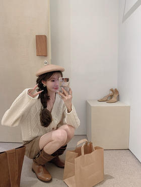 金蘑菇菇 Clos Maggiore北欧情书 / V领宽松麻花毛衣+灯芯绒短裤