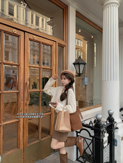 金蘑菇菇 Clos Maggiore北欧情书 / V领宽松麻花毛衣+灯芯绒短裤 商品图2