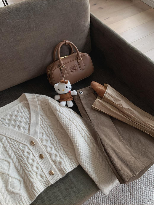 金蘑菇菇 Clos Maggiore北欧情书 / V领宽松麻花毛衣+灯芯绒短裤 商品图1