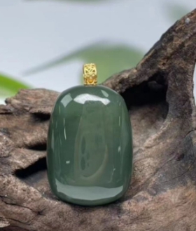 18K和田玉吊坠多样性发