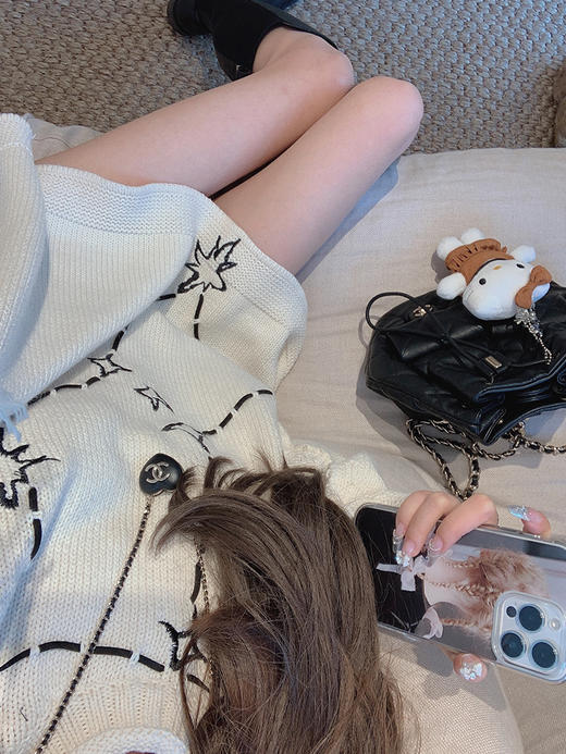 金蘑菇菇 爱物 是星星耶/早秋休闲宽松盖pp圆领星空刺绣毛衣 商品图4