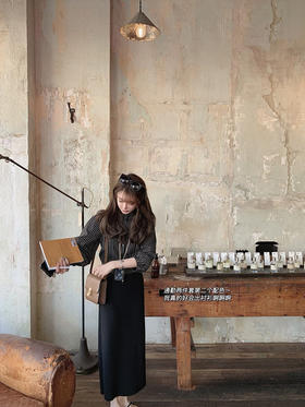 金蘑菇菇 暮秋 / row极简系 微轮廓条纹衬衫+半裙优雅通勤两件套