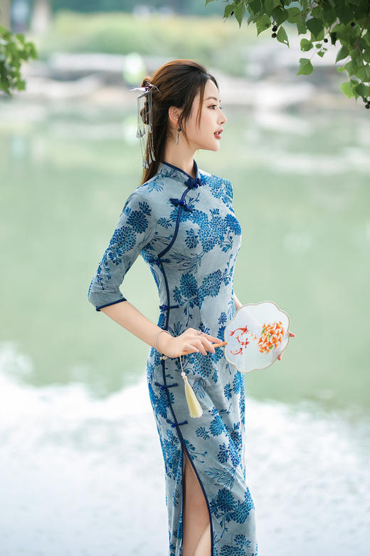 日常复古，秋冬长款双层雪尼尔七分袖旗袍改良植绒旗袍ZA-5181 商品图3