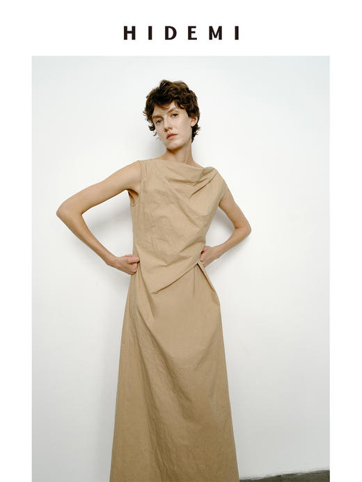 HIDEMI 沙丘色极简不对称雕塑感褶皱特殊工艺纸感立裁连衣裙长裙 商品图5