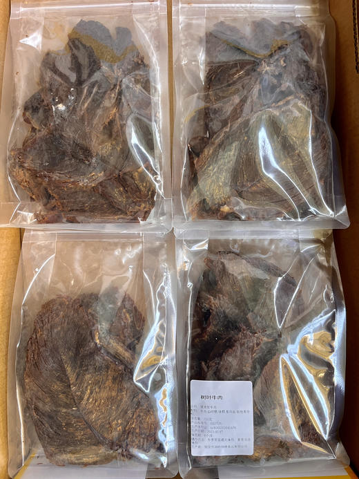 树叶牛肉干 没有防腐剂，冷藏保存！市面上唯一原切牛肉做的牛肉干，肌肉纹理清晰，超好吃的，干湿度正合适，瘦而不柴，咸淡适中，有嚼劲但是一点不卡牙。长期不吃请冷冻保存 商品图4