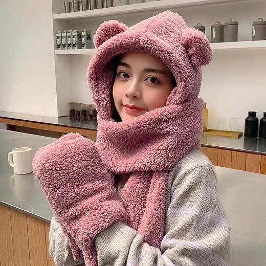 【保暖三件套！时尚百搭】羊羔绒帽子女秋冬，可爱连帽小熊围巾手套一体保暖防寒护耳棉帽，柔软的羊羔绒帽子，温暖地包裹住你的头颅，防寒护耳  商品图6