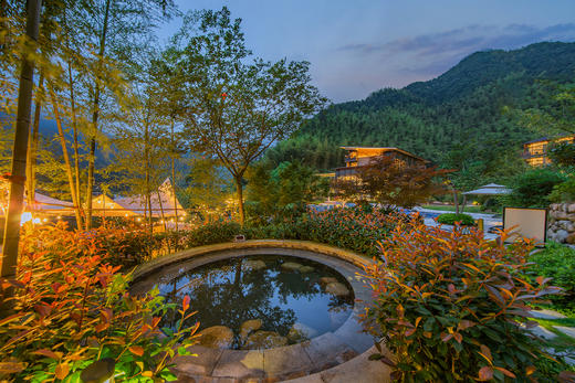 ★周末不加价★￥799起/2间夜！入住【安吉璞拉那度假酒店】山景房+双早，享户外泳池、爬山徒步，管家服务~ 群山环绕，翠竹掩映，宠物友好！另有山景双卧家庭房套餐~有效期至2025年12月31日 商品图3