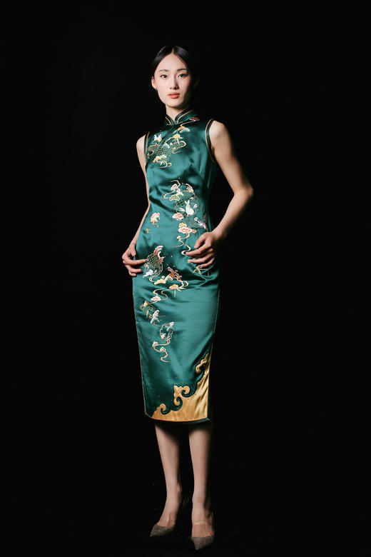荷言HEYEN惜宫阙斜襟镶滚手推绣手工旗袍高级定制时装周大秀 商品图0