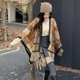 ZW0191 2023春秋新款女士针织衫披肩外套女装格纹设计感流苏针织斗篷