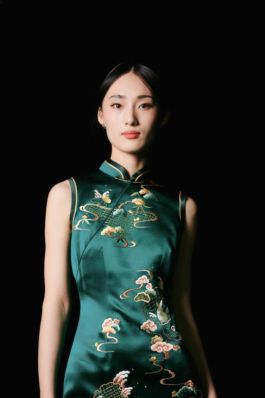 荷言HEYEN惜宫阙斜襟镶滚手推绣手工旗袍高级定制时装周大秀 商品图2