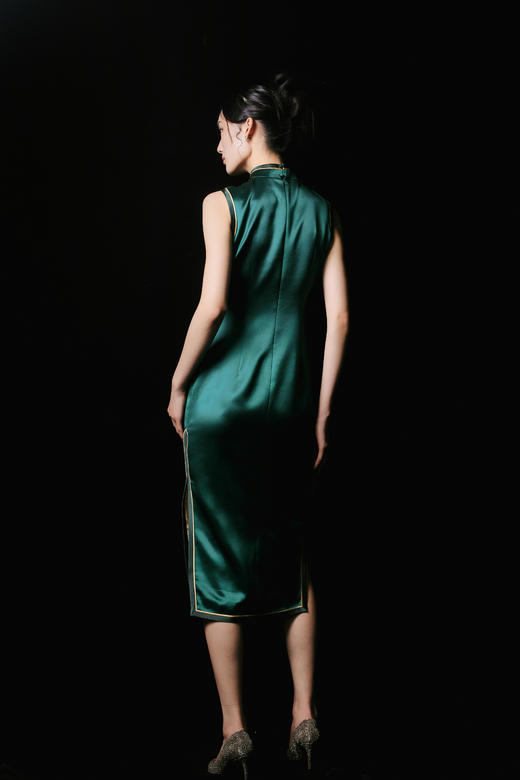 荷言HEYEN惜宫阙斜襟镶滚手推绣手工旗袍高级定制时装周大秀 商品图1