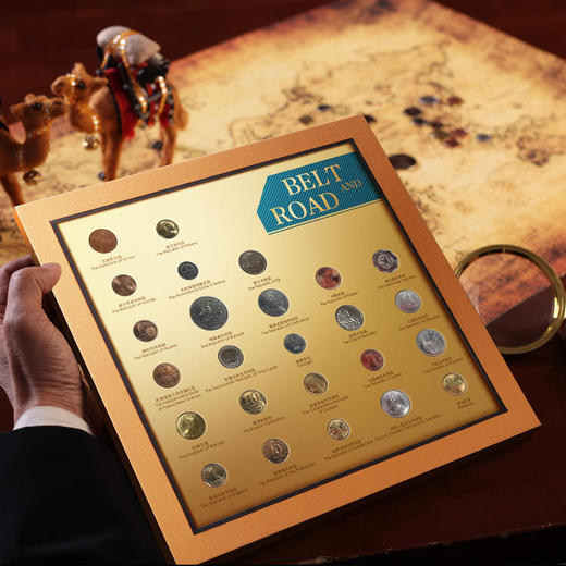 《一带一路国家钱币纪念册》 含沿线70国钱币（20国纸币、50国硬币） 和主题银章2枚 商品图2