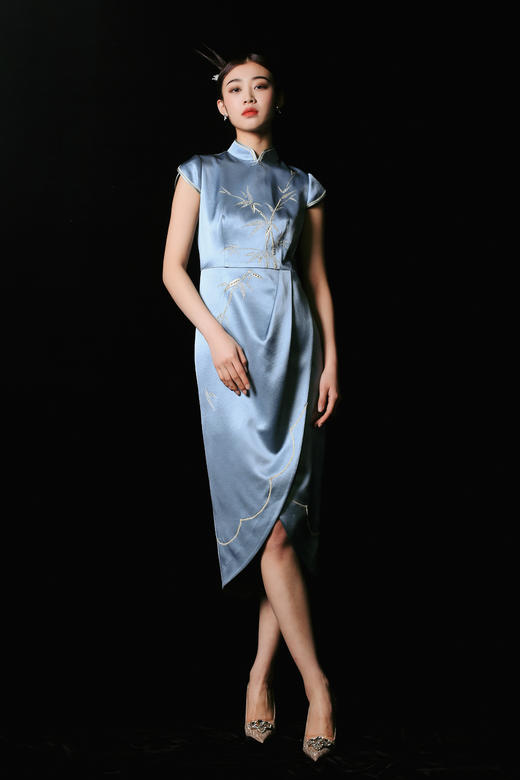 荷言HEYEN星河转花苞短袖手工烫钻旗袍高级定制时装周大秀 商品图0