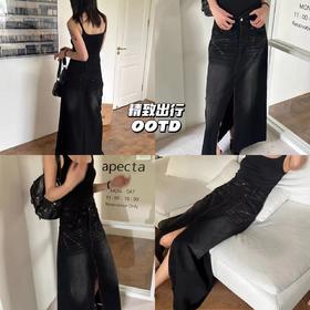 新品上身 | “线迹”开叉半裙；红色封线点缀，简约中不乏设计感~🌟