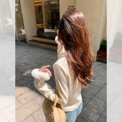 <曾小咸推荐>微信粉丝秒杀专场 仅此今天【温柔软玉】杏色毛领边系扣上衣 日常105 立降35.01元 今天秒杀价69.99！！ 商品图4