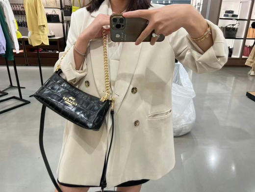 🇺🇸1499包邮！Coach 新款Charlotte shoulder bag法棍腋下包 商品图4