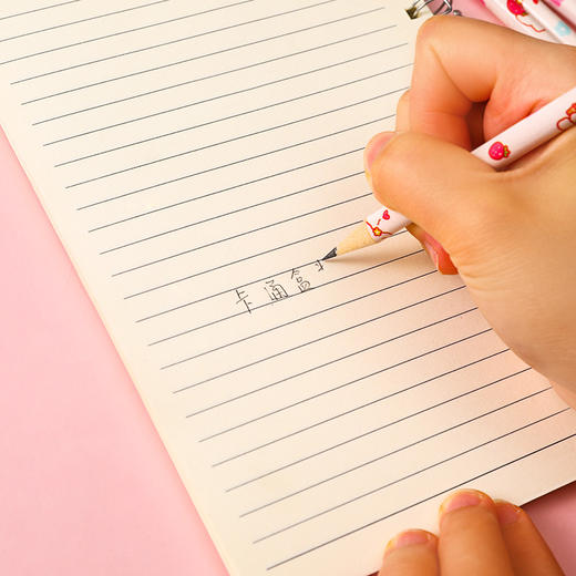 【19.9/两件！卡通盒装铅笔】小学生书写绘画素描笔学生文具，可爱图案 印刷清晰 圆形笔杆 握笔舒适 笔触细腻 书写顺畅 商品图3