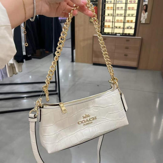 🇺🇸1499包邮！Coach 新款Charlotte shoulder bag法棍腋下包 商品图0