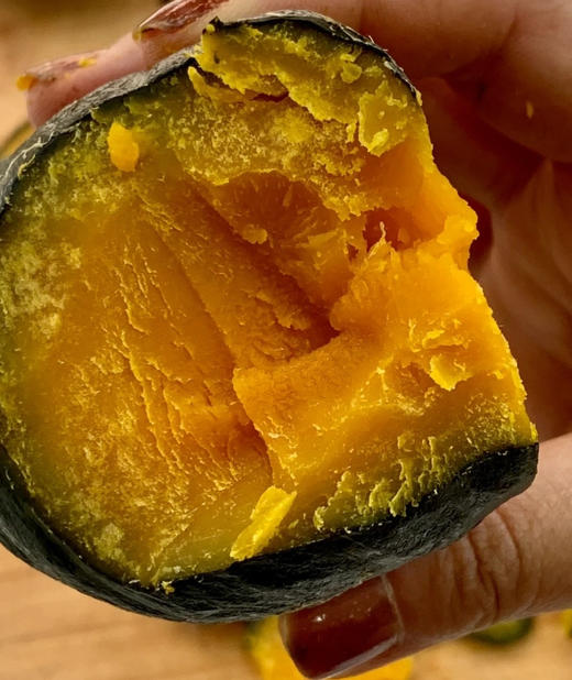 贝贝南瓜自然转糖，风味更佳，自然生长，坚持不催熟，粉糯沙面，甜度高，精挑细选！3-4粒/袋，3.5斤/份 商品图0