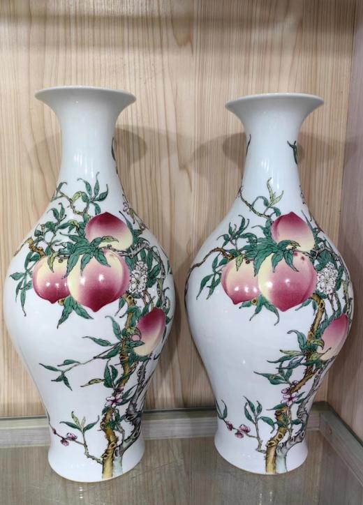 雍正粉彩八桃橄榄瓶 商品图0
