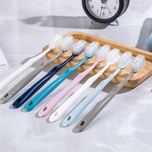 「买一送一！9.9元到手两盒」单盒4支装日系马卡龙带保护套便携旅行成人家用简约小头牙刷口腔护理 商品图2