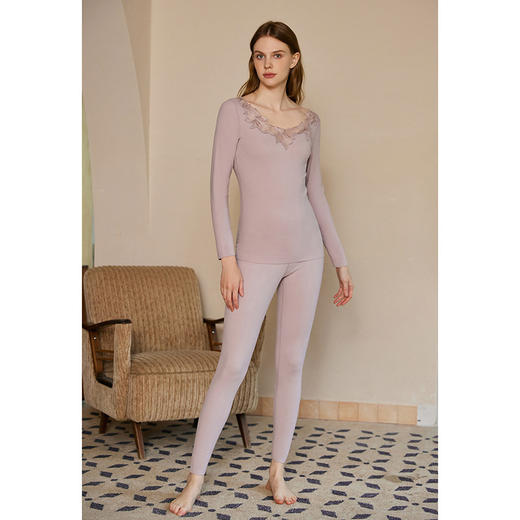 【保暖也要美】断码特价！柜上1099！爱mu甜美蕾丝刺绣V领柔暖内衣套装女 双面磨毛保暖发热棉质亲肤家居服 商品图6