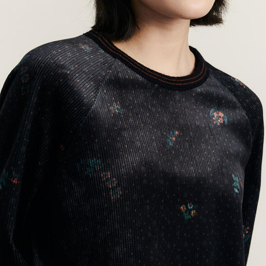 谜底圆领套头卫衣女2023冬季新款复古主题印花宽松上衣234MV1542 商品图3