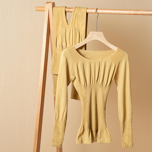 【秋冬不再寒冷，一秒穿出S型！】薄款紧身内衣女，发热保暖衣从此成为你的新宠，无痕圆领设计让你零负担。让美丽与舒适并存，塑身秋衣秋裤套装，给你带来温暖的同时展现迷人曲线！ 商品图3