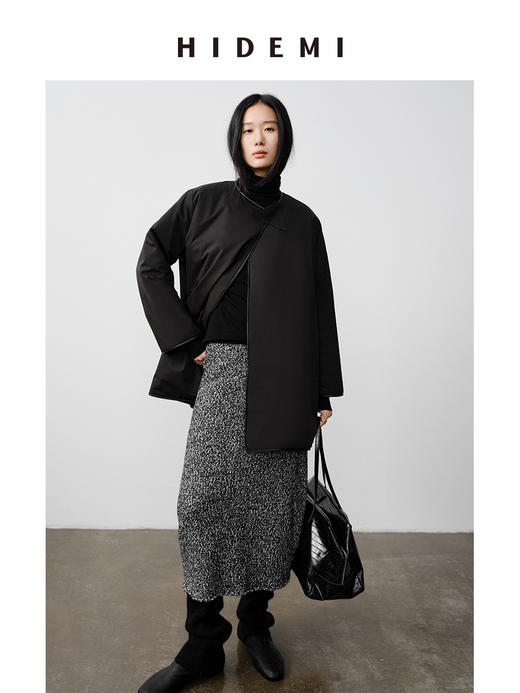 HIDEMI 经典极简三角形皮扣包皮边镶嵌工艺棉服大衣 摩卡棕/黑色 商品图1