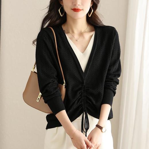 针织衫女长袖春秋新款洋气小衫薄款设计感镂空假两件v领上衣 商品图1