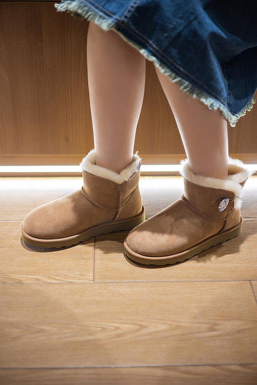 【隆丰起程--经典钻扣款】起程QICHENG皮毛一体女士雪地靴LZ563 商品图3