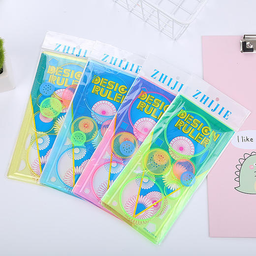 【萌宝绘画！多功能绘画套装】千汇多功能尺子小学生套尺批发几何尺绘图尺绘画套装百变万花尺，它不仅是几何尺，更是创意的源泉，让孩子们能够尽情释放想象力。 商品图3