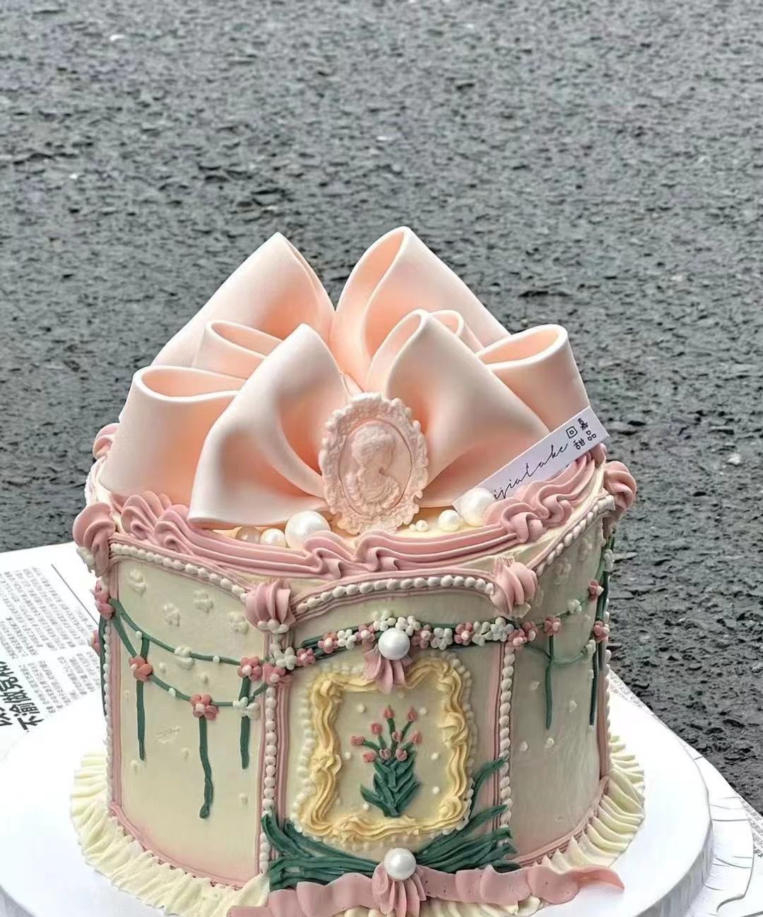 黑巢-粉色翻糖皇后定制生日蛋糕