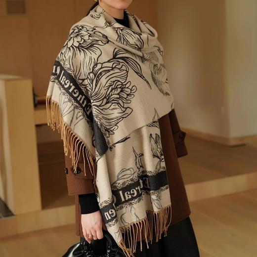 大英博物馆东方梦境系列 提花披肩斗篷围巾秋冬保暖礼盒 商品图3