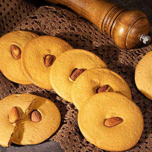 【酥脆口感！浓郁坚果醇香】纯手工巴旦木，果仁香醇！酥脆美味，红糖肚脐饼粗粮饼干夹心办公室下午茶馋嘴零食小吃整箱 商品图1