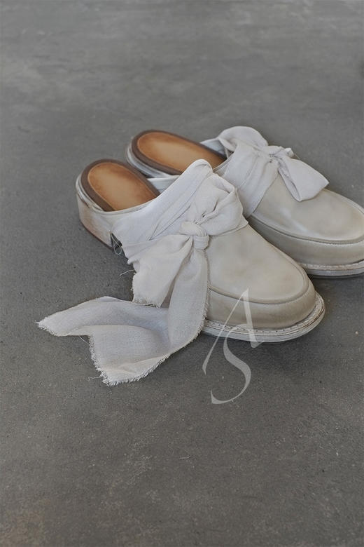 Cherevichkiotvichki  脏白色丝带莫卡辛鞋 商品图1