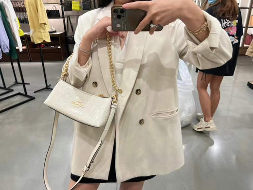 🇺🇸1499包邮！Coach 新款Charlotte shoulder bag法棍腋下包 商品图1