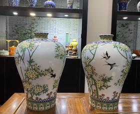 珐琅彩春之意梅瓶