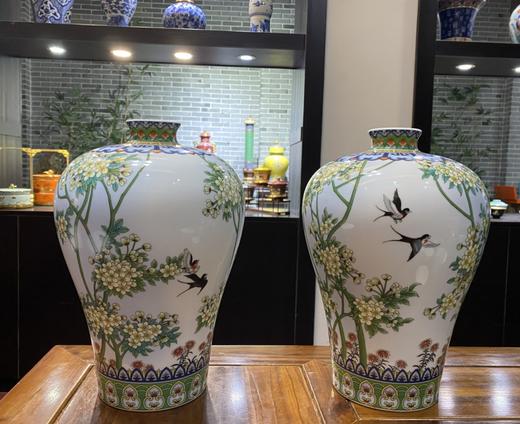 珐琅彩春之意梅瓶 商品图0