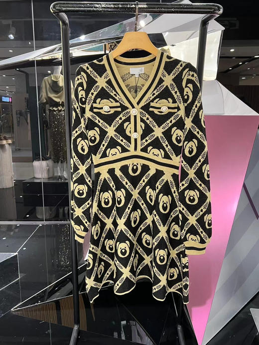 珍珠装饰扣DIA小熊毛衫收腰连衣裙 商品图0