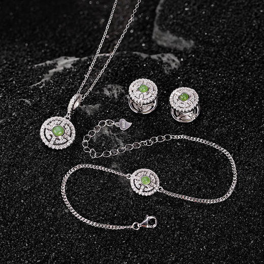 S925纯银，和田玉碧玉爆款轻奢时尚回纹吊坠手链耳钉耳夹套装CW-DZ05909 商品图0