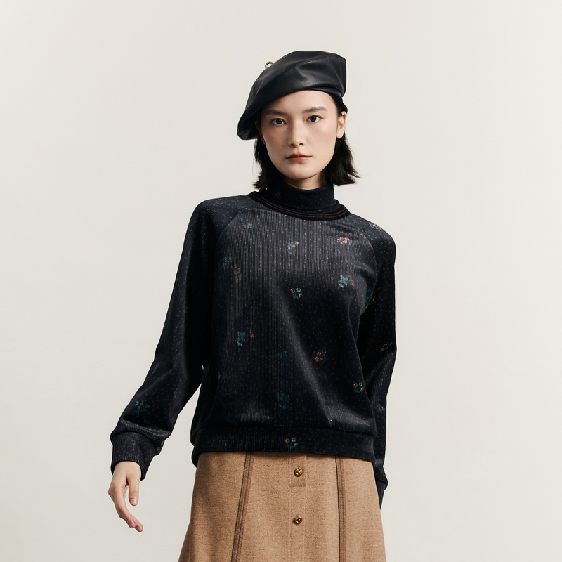 谜底圆领套头卫衣女2023冬季新款复古主题印花宽松上衣234MV1542