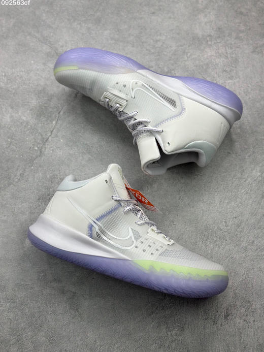 秋冬特惠💰360 NIKE Kyrie Flytrap V 篮球鞋 
是一款轻巧，支撑和易于穿入的运动鞋子 商品图4