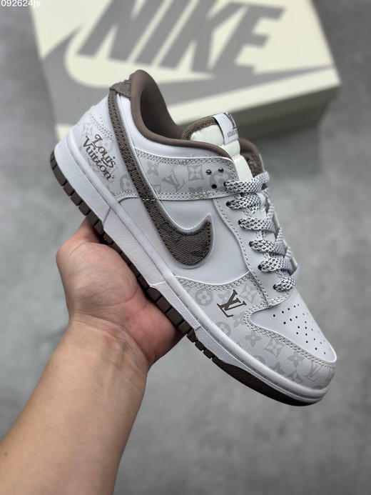 秋冬特惠💰430 官方定制款限量发售！公司级 Nike SB Dunk Low “ LV联名-深灰暗夜精灵 ” 高端定制 低帮休闲板鞋 商品图0